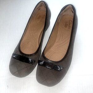 CLARKS Brown Suede shoes 15 heels  Size 85